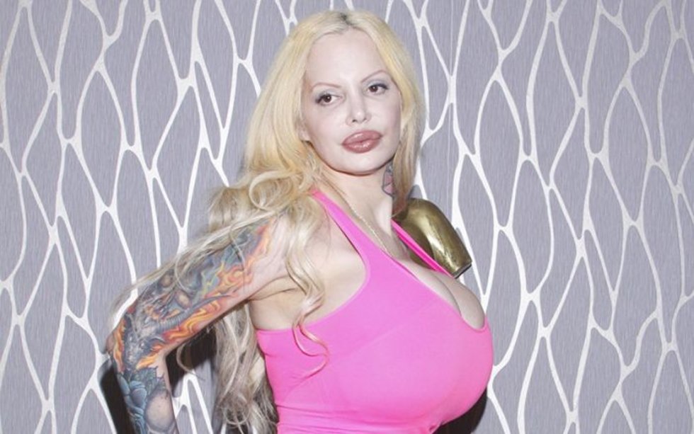 Sabrina Sabrok, romperá su propio récord de aumento de busto