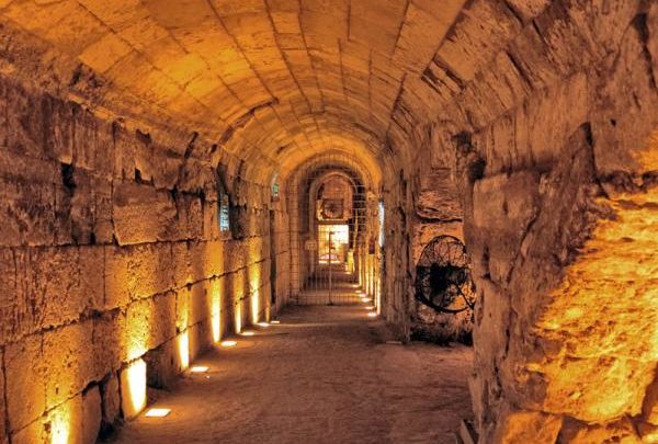 Milenios de historia en los túneles debajo del Kotel