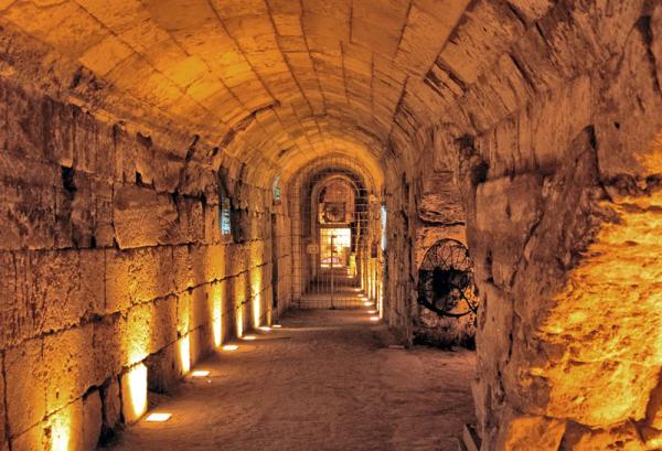 Milenios de historia en los túneles debajo del Kotel