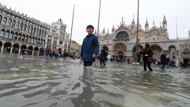 El 70% de venecia está bajo al agua, cierran Plaza San Marcos