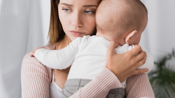 ¿Las maternidades deseadas realmente implican infancias felices?