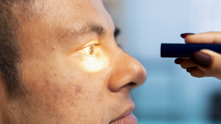 Esta es la enfermedad que roba tu visión sin que lo notes